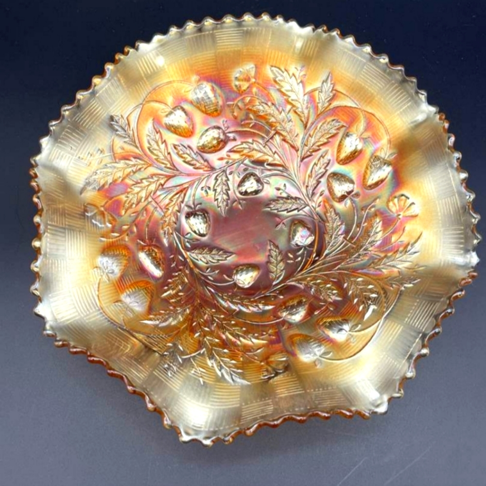 Vintage Northwood Strawberry Basketweave Ruffled 9.5" Bowl